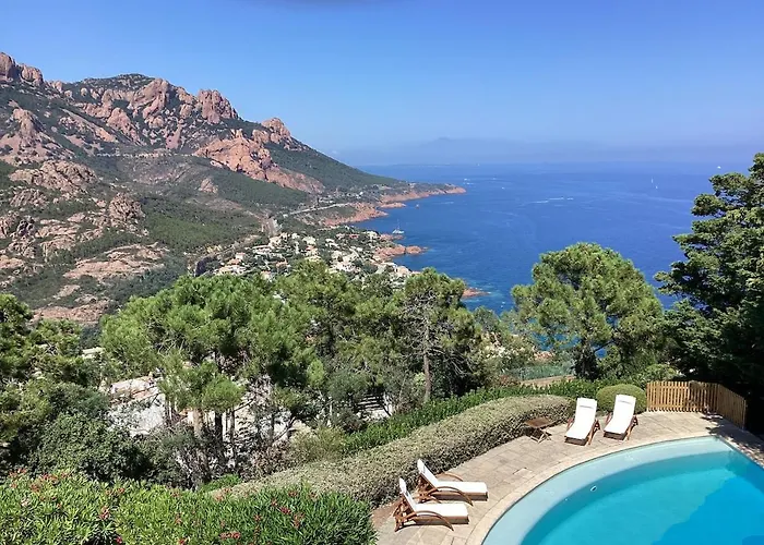 Lägenhet A Antheor Avec Vaste Piscine, Vue Et Montagne Saint-Raphaël