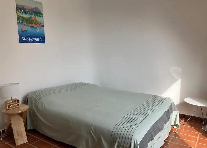 Lägenhet A Antheor Avec Vaste Piscine, Vue Et Montagne Saint-Raphaël